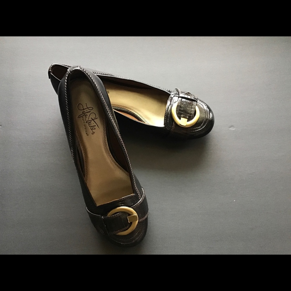 Life stride women’s flat shoes size 9